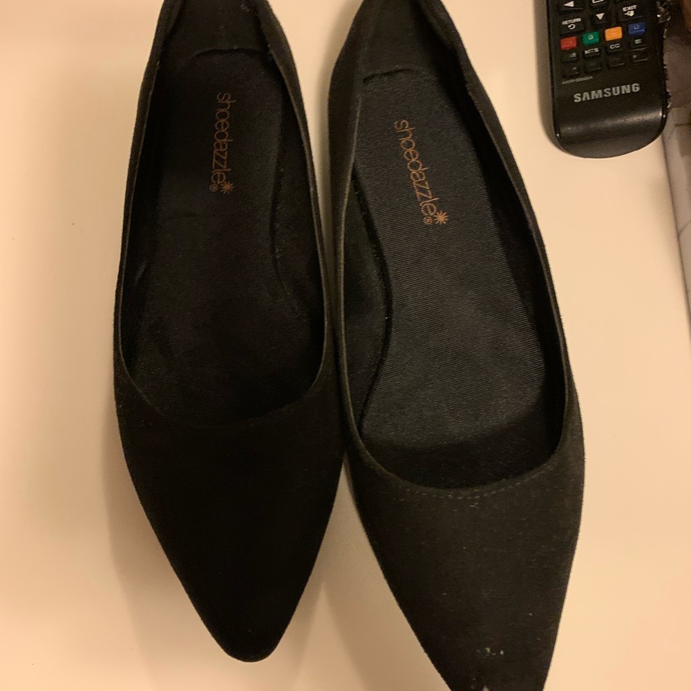 Pointed Black Shoe Dazzle Flats